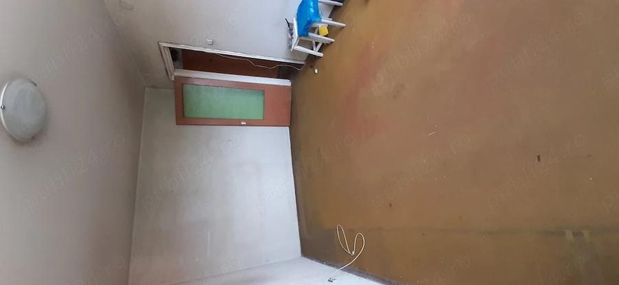Apartament cu 3 camere decomandat în Titan