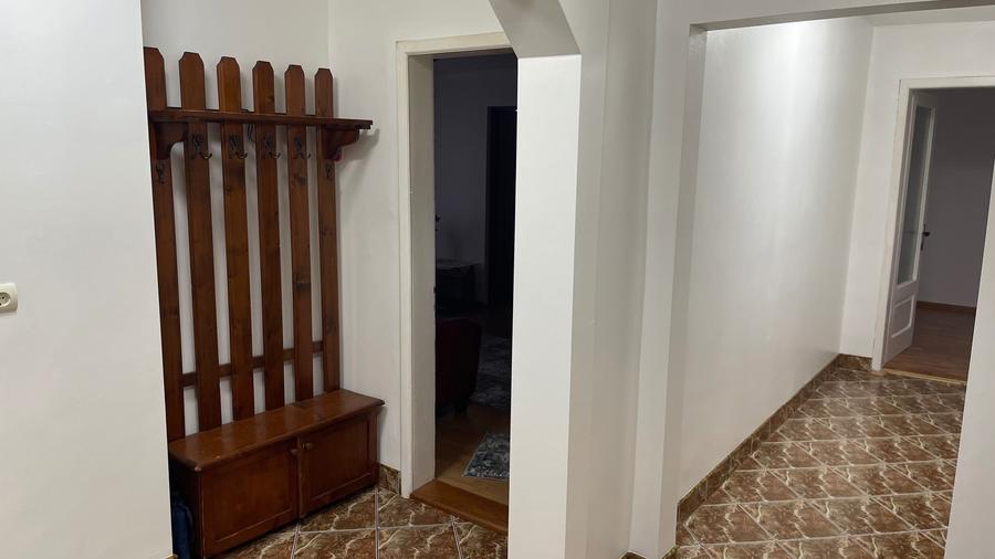 Apartament cu 4 camere decomandat în Central