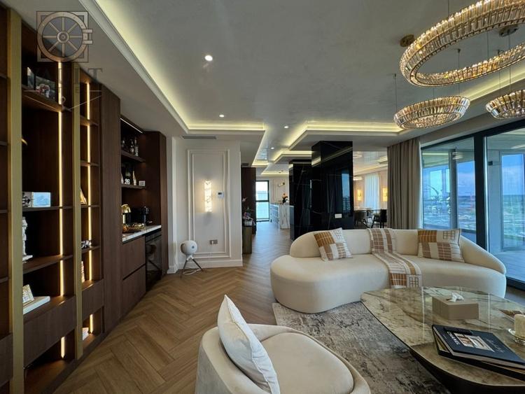 Penthouse cu 5 camere decomandat, mobilat în Pipera