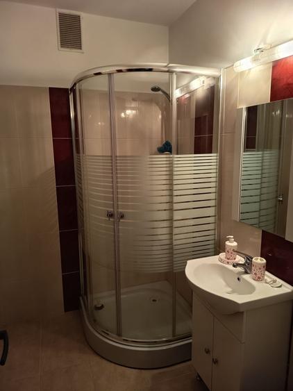 Apartament cu 2 camere semidecomandat în Strejnicu
