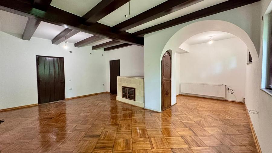 Casă individuală cu 5 camere cu Teren 2257 Mp în Andrei Mureșanu