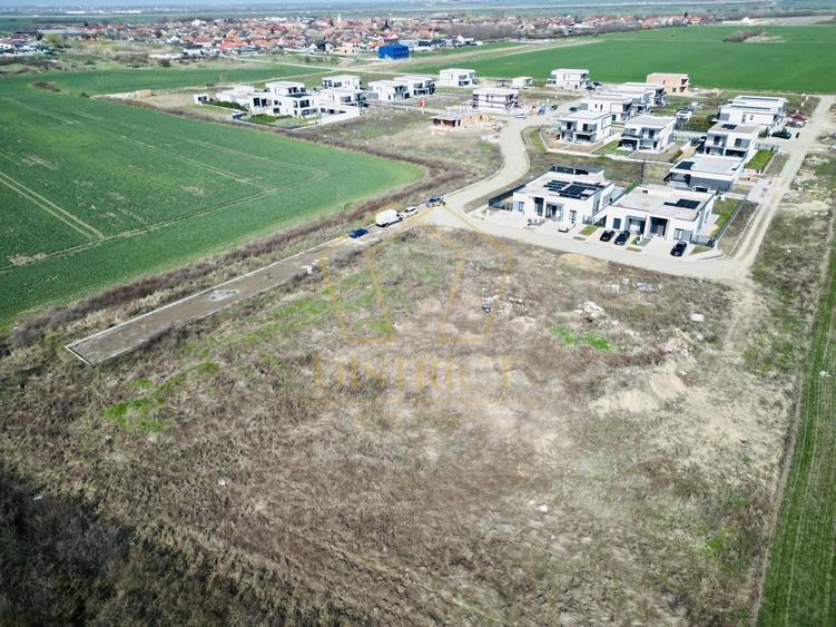 Teren Construcții intravilan de 3738 mp, în Covaci