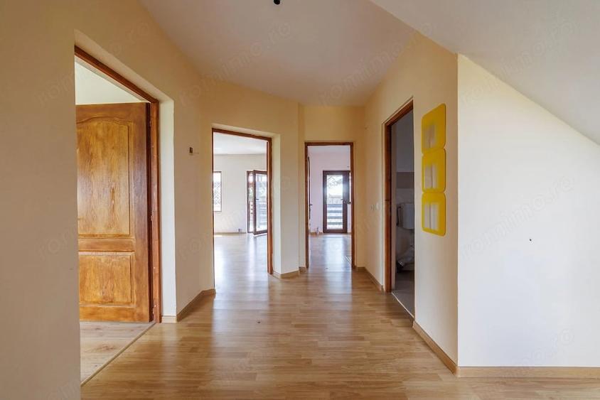 Casă cu 6 camere cu Teren 705 Mp în Central