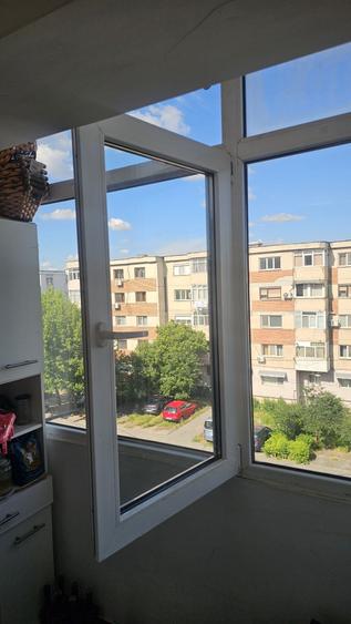 Apartament cu 3 camere semidecomandat în Mofleni