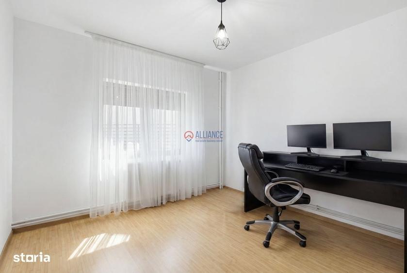 Casă cu 4 camere în Palazu Mare
