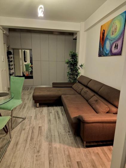 Apartament cu 3 camere decomandat în Mofleni