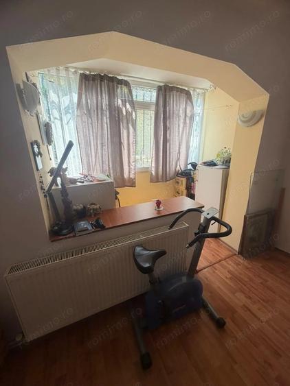 Apartament cu 2 camere decomandat în Km 4