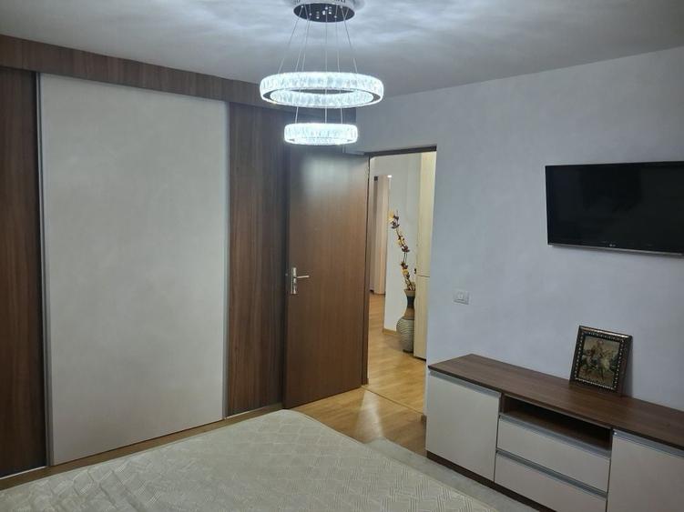 Apartament cu 3 camere decomandat în Exterior Vest