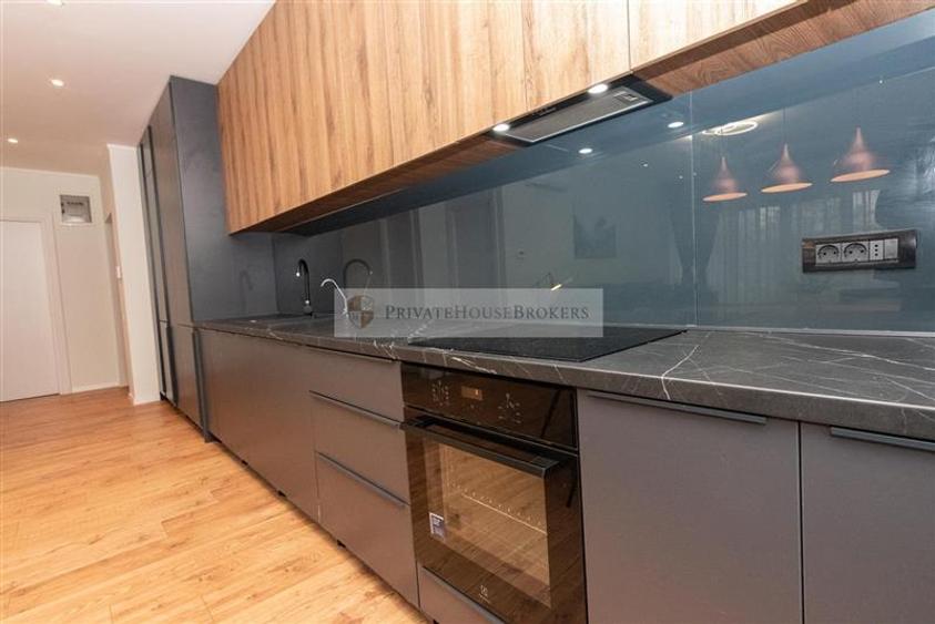 Apartament cu 3 camere semidecomandat, mobilat în Pipera