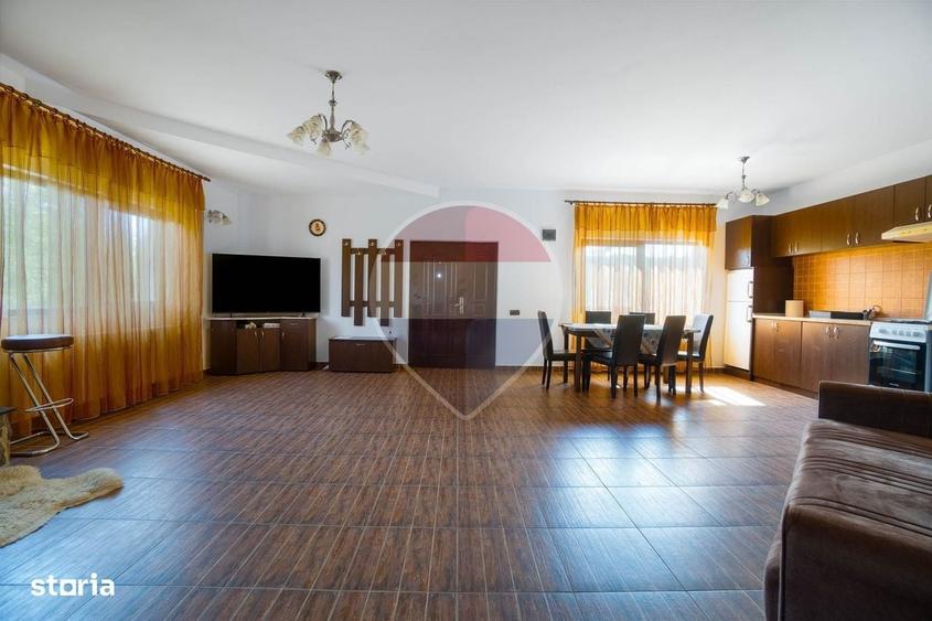 Casă cu 4 camere în Vulcan