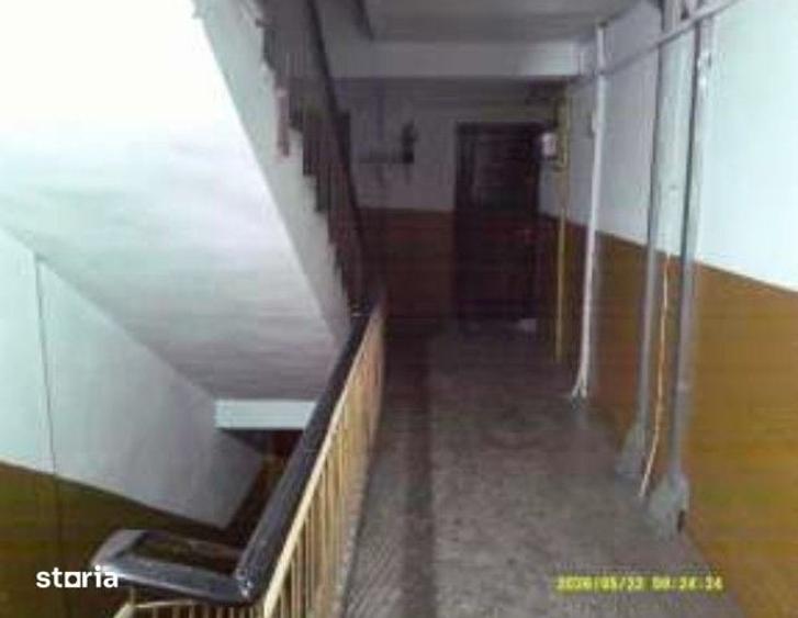 Apartament cu 3 camere în Micro 4