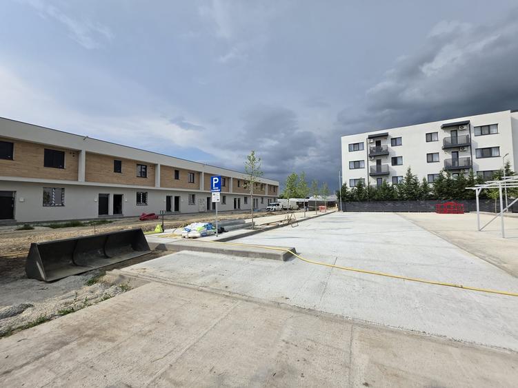 Apartament cu 3 camere semidecomandat în Giurgiului