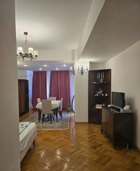 Garsonieră decomandată, mobilată în Herăstrău
