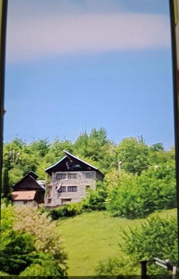 Casă cu 4 camere în Coman
