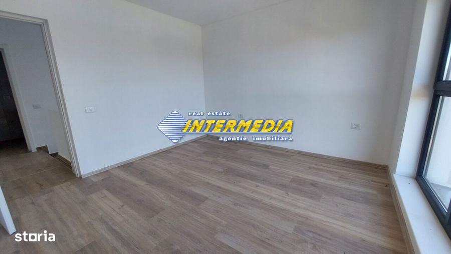 Casă cu 4 camere cu Teren 250 Mp în Micești