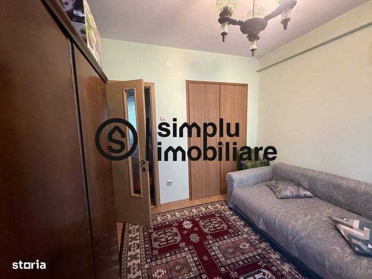 Apartament cu 3 camere semidecomandat în Rovine