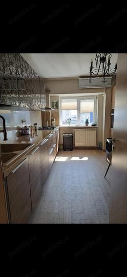 Apartament cu 4 camere decomandat, mobilat în Victoriei