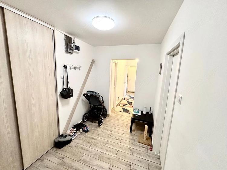 Apartament cu 3 camere decomandat în Titan