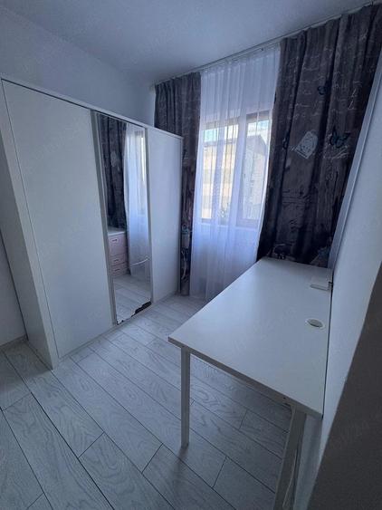 Apartament cu 3 camere semidecomandat în 9 Mai