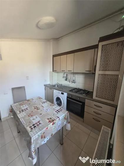 Apartament cu 2 camere semidecomandat în Tei