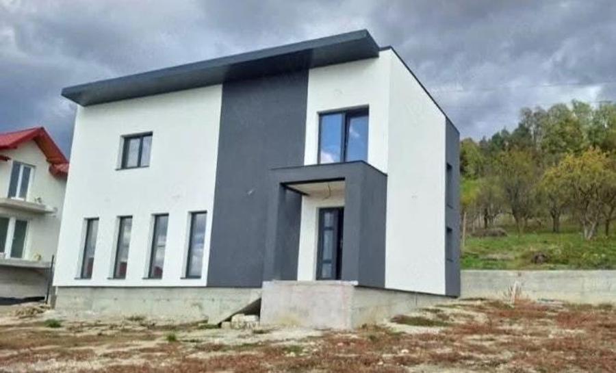 Casă cu 3 camere cu Teren 1620 Mp în Zigoneni