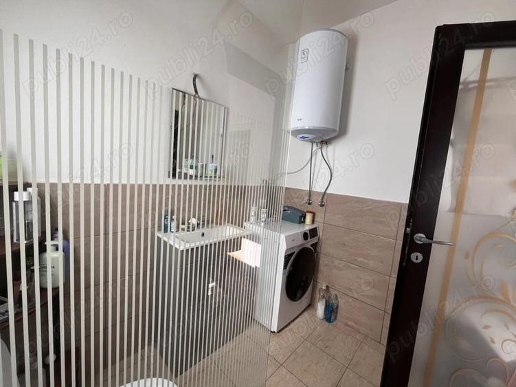 Casă cu 5 camere cu Teren 700 Mp în Goicea