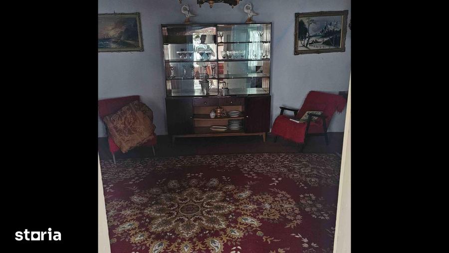 Casă cu 6 camere cu Teren 765 Mp în Central