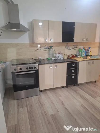 Casă cu 4 camere cu Teren 495 Mp în Central