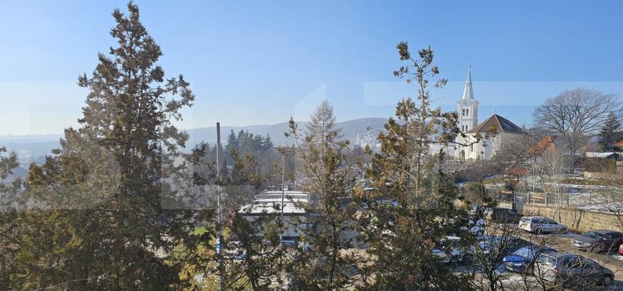Apartament cu 4 camere semidecomandat în Simeria