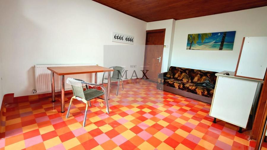 Apartament cu 3 camere semidecomandat, mobilat în Bulgaria