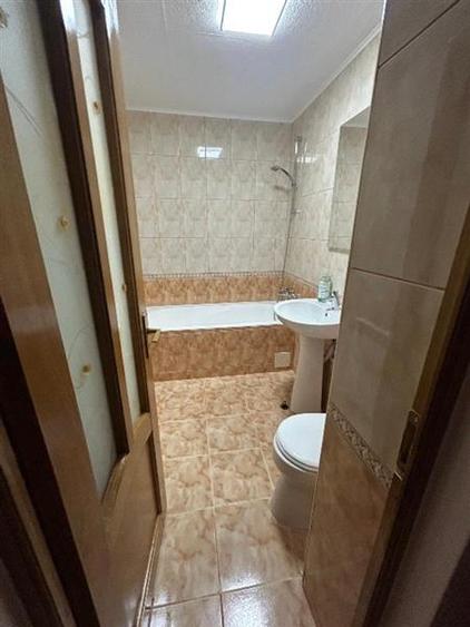 Apartament cu 3 camere semidecomandat în Brâncoveanu