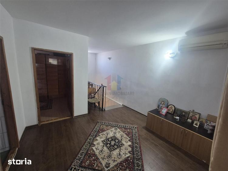 Casă cu 5 camere cu Teren 200 Mp în Școlilor