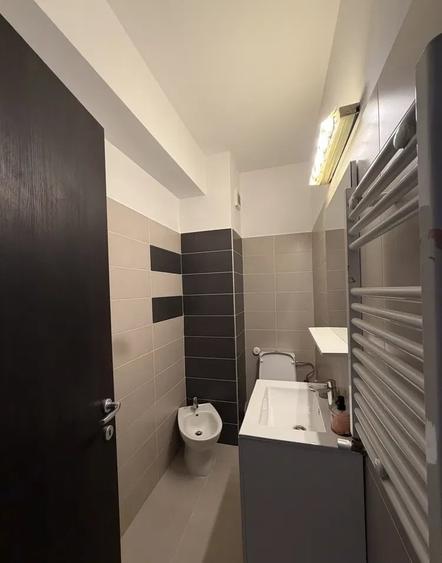 Apartament cu 3 camere, mobilat în Păcii