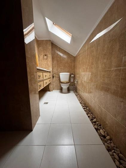 Casă cu 6 camere cu Teren 1576 Mp în Băneasa