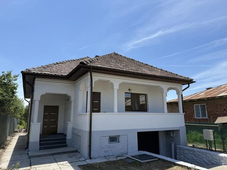 Casă cu 3 camere în Bălești