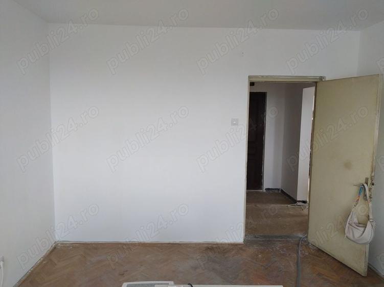 Apartament cu 3 camere decomandat în Onești