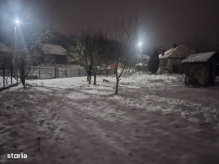 Casă cu 4 camere în Argeșani