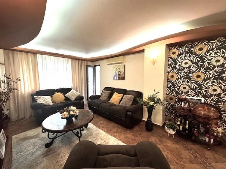 Apartament cu 4 camere decomandat în Central