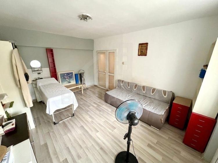 Apartament cu 3 camere decomandat în Calea București