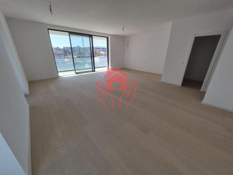 Apartament cu 4 camere decomandat în Băneasa