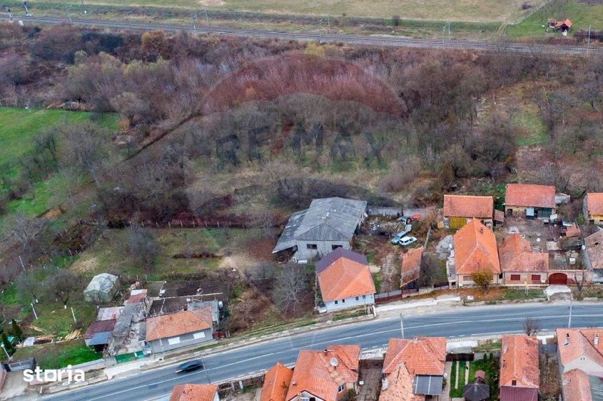 Casă cu 4 camere cu Teren 7139 Mp în Central