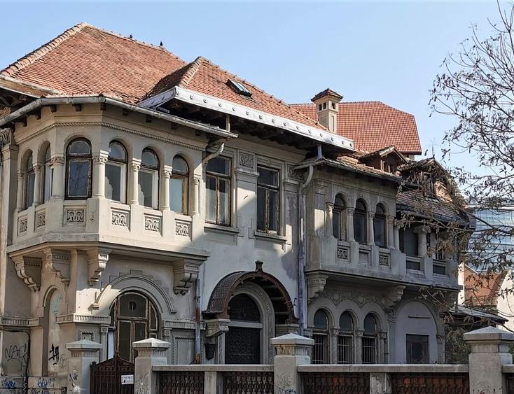 Casă individuală cu 8 camere cu Teren 939 Mp în Grădina Icoanei