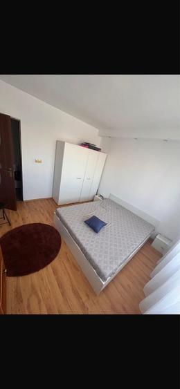 Apartament cu 3 camere decomandat în Exterior Vest