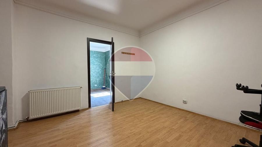 Spațiu pentru birouri în Piața Sfatului | 65 mp | Etaj 1 - 13
