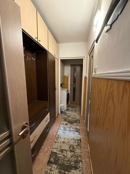 Apartament cu 3 camere semidecomandat în Alexandru cel Bun