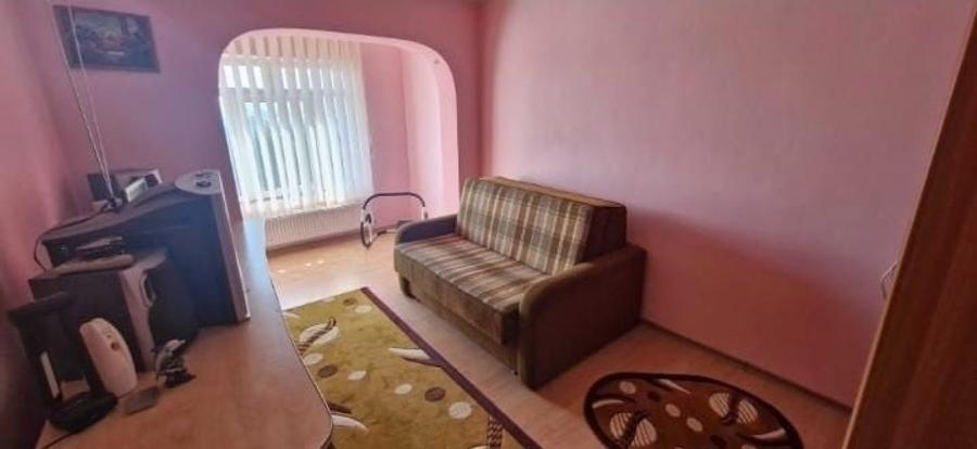 De vanzare apartament cu 3 camere - 6