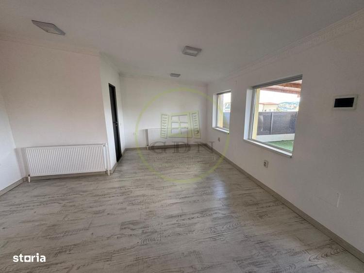 Spațiu comercial, de 200 mp, în Central