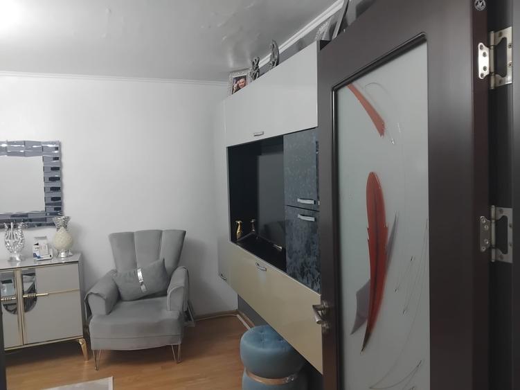 Apartament cu 3 camere decomandat, mobilat în Dacia