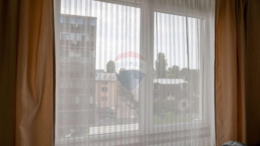 Apartament cu 3 camere decomandat, mobilat în Rahova