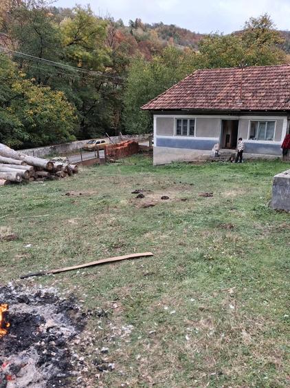 Casă cu 3 camere cu Teren 1000 Mp în Luncșoara